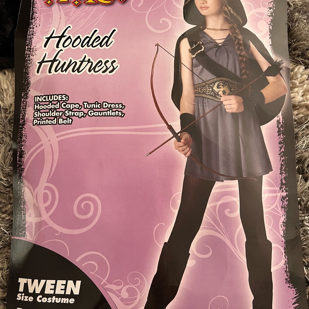 Spirit Hooded Huntress Costume - Black and Gold